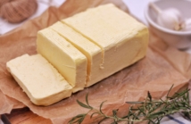 Tradycyjne smaki kuchni: Jak masło wzbogaca nasze potrawy – porady od Katolik Group