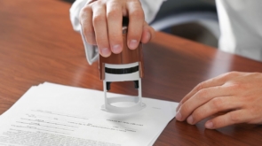 Dlaczego warto skorzystać z usług notariusza do poświadczania podpisów i dokumentów