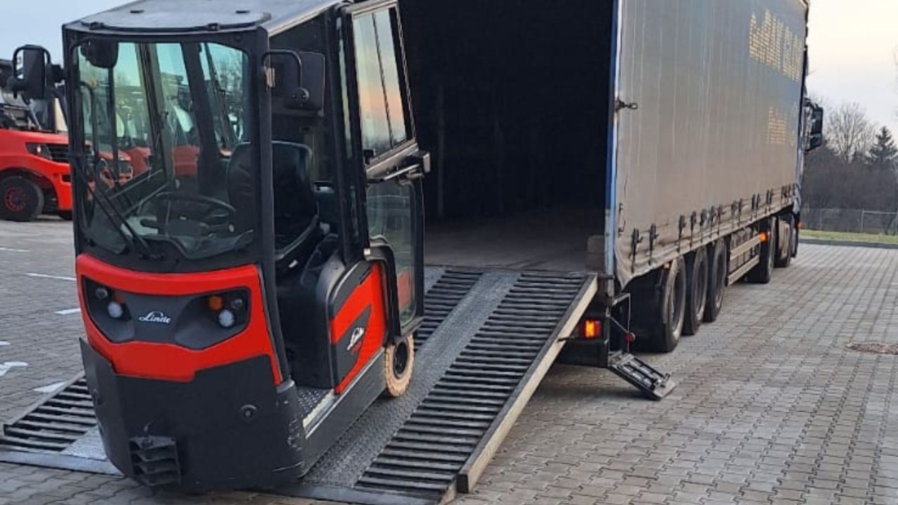 Wyzwania i korzyści związane z transportem międzynarodowym ciągników logistycznych