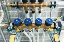 Efektywność i nowoczesność: poznaj zalety szafy hydraulicznej w systemach grzewczych