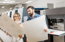 Innowacyjne wykorzystanie druku arkuszy plano z lakierem dyspersyjnym w formacie B-1: nowe możliwości w produkcji materiałów reklamowych