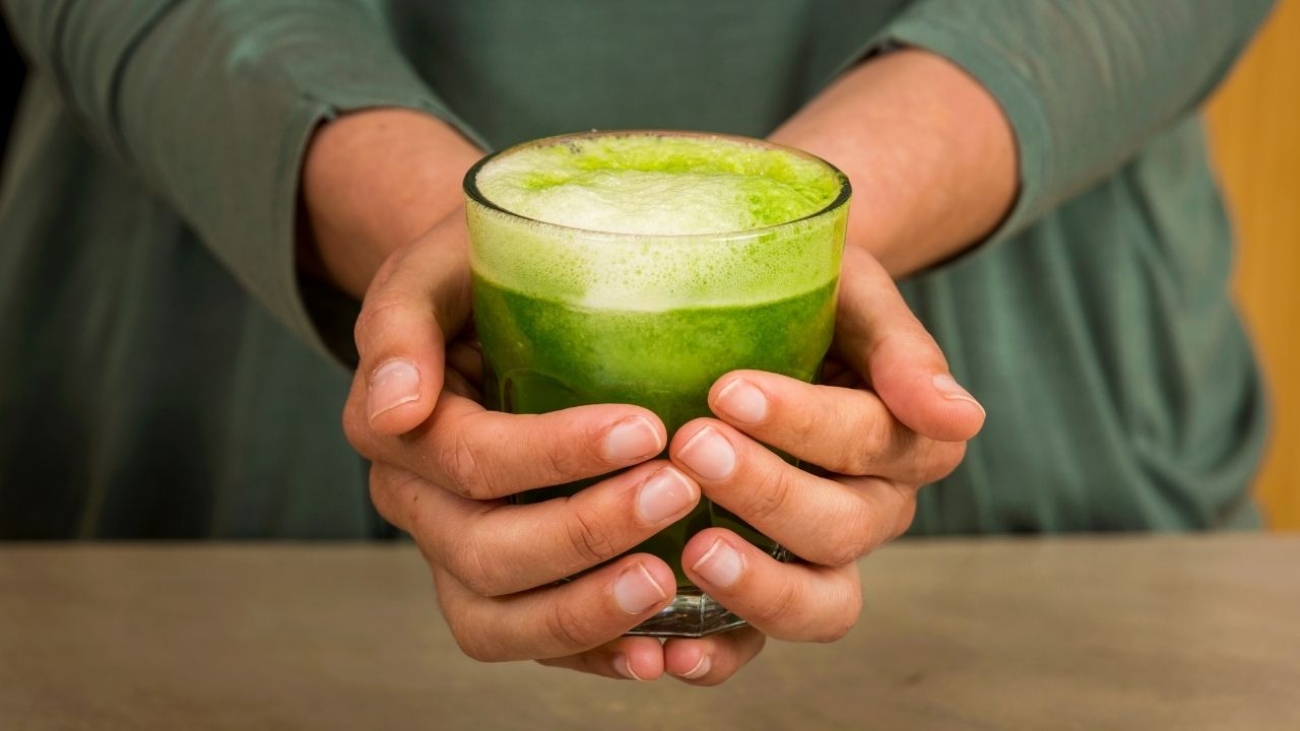 Jak skutecznie przeprowadzić detoks sokowy, aby oczyścić organizm z toksyn?