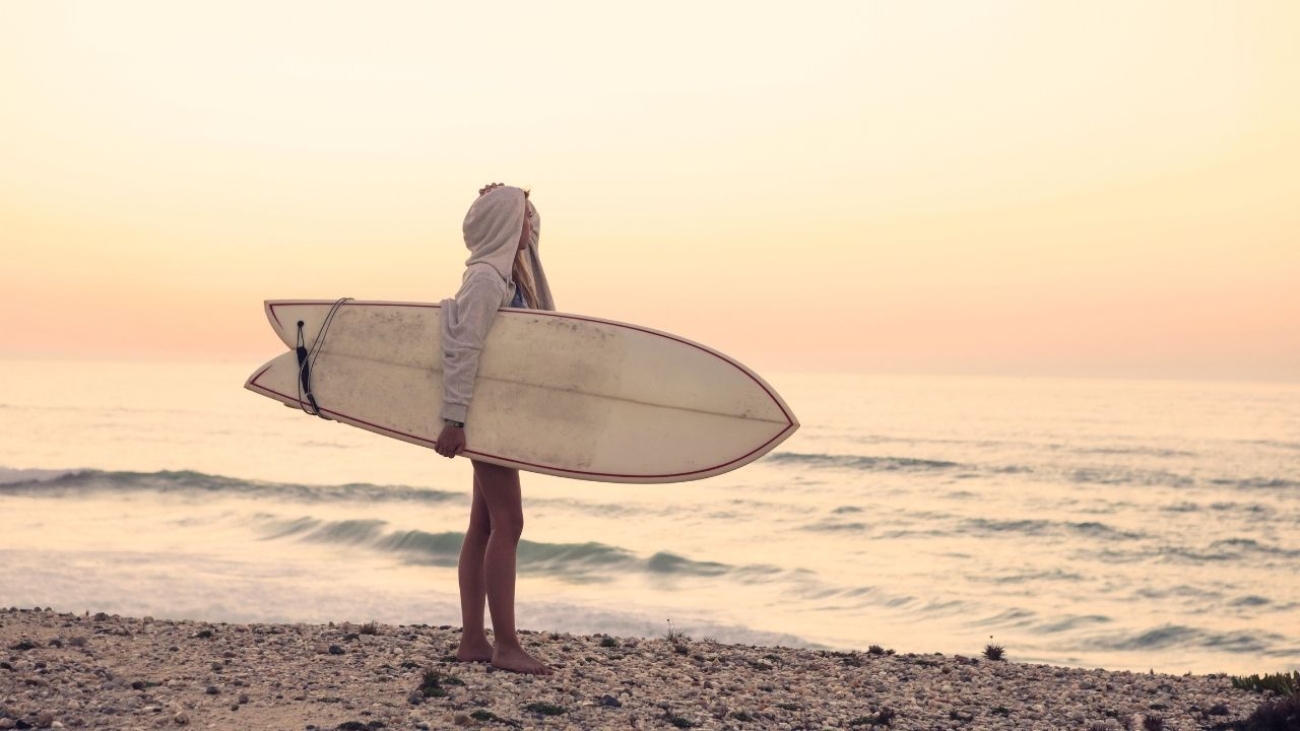 Domki nad morzem w Sławoszynku dla miłośników sportów wodnych – niezapomniane wakacje