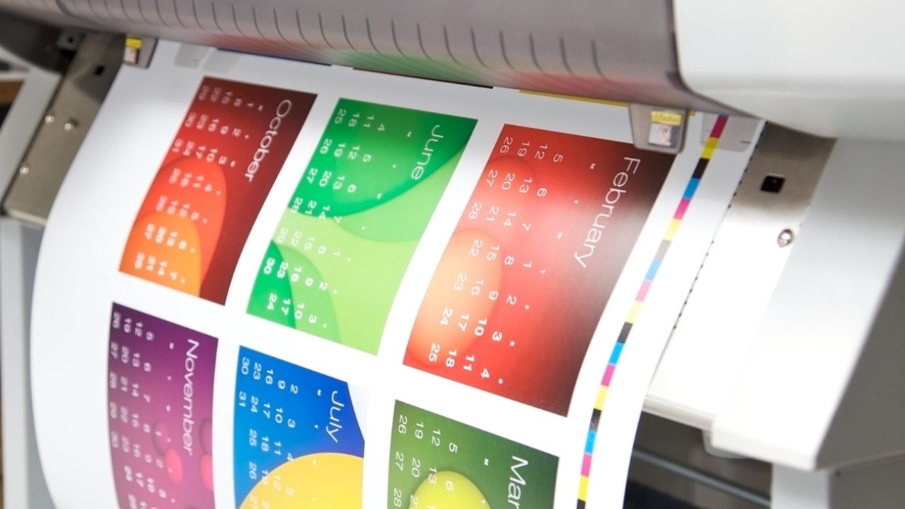 Najlepsze sposoby na wykorzystanie wydrukowanych listowanych kalendarzy plakatowych