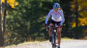 5 powodów dlaczego warto zainwestować w bluzy rowerowe dla swojej aktywności sportowej