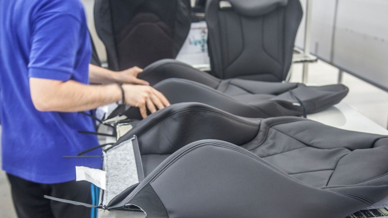 Najważniejsze kroki do perfekcyjnej renowacji foteli samochodowych z certyfikatem jakości