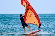 Znajdź raj nad morzem: domki w Sławoszynku dla miłośników sportów wodnych