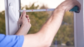 Jak dokładnie zmierzyć okna przed zakupem firan, zasłon czy rolet?