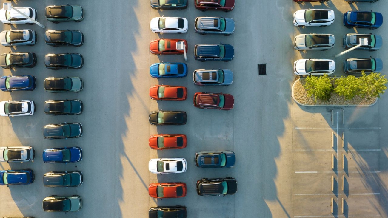 Czy parking przy lotnisku to bezpieczna opcja dla Twojego auta?