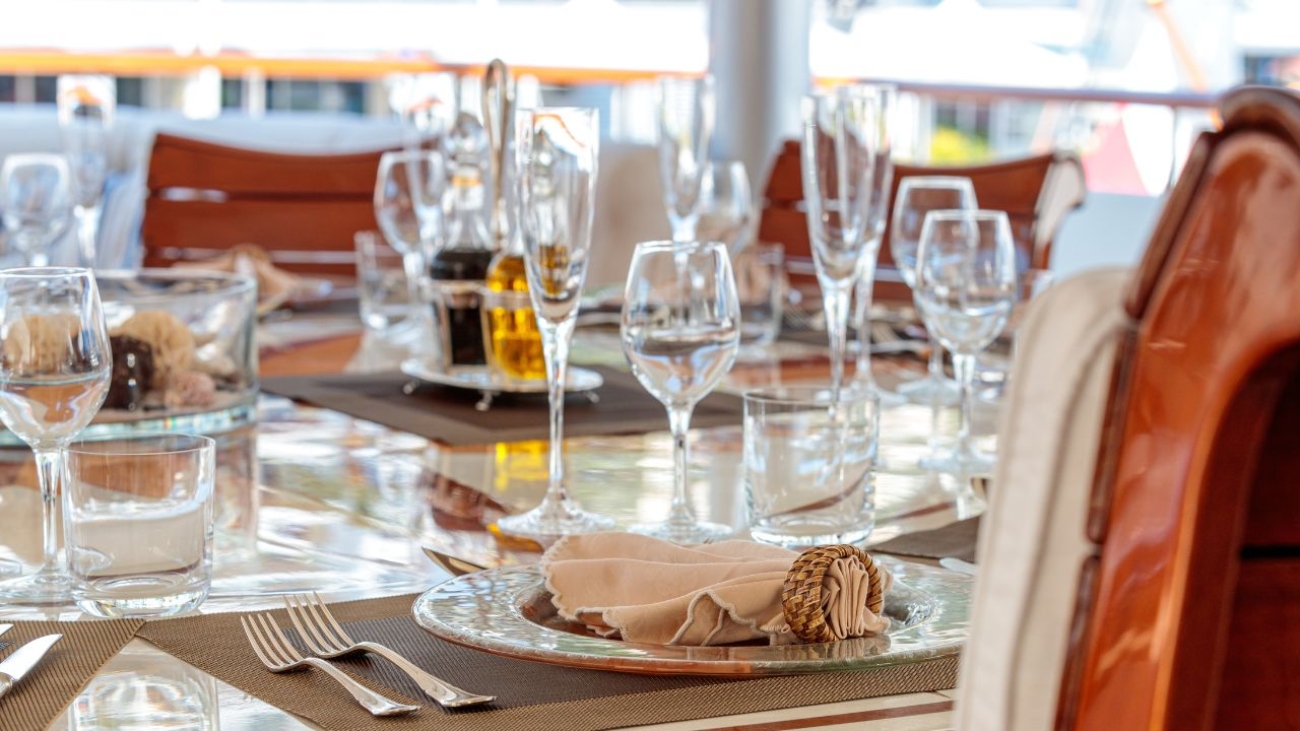 Historia River Cafe: Powstanie pierwszej restauracji na wodzie
