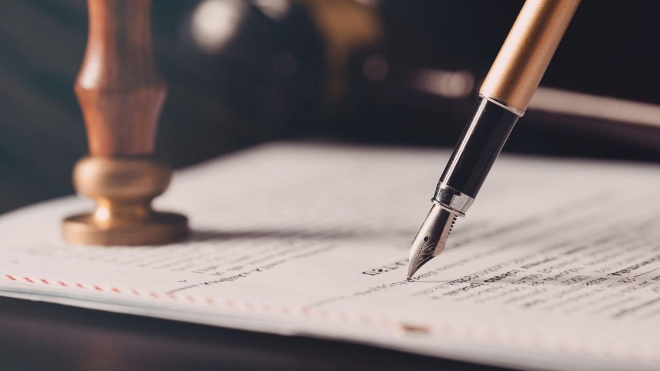 Porównanie testamentu notarialnego i testamentu własnoręcznego: Jakie są różnice i który wybrać?