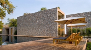 Kolorystyka desek tarasowych – jak dopasować do elewacji i otoczenia?