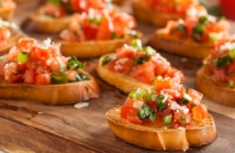 Włoskie aperitivo: sztuka spotkań przy pysznych przekąskach