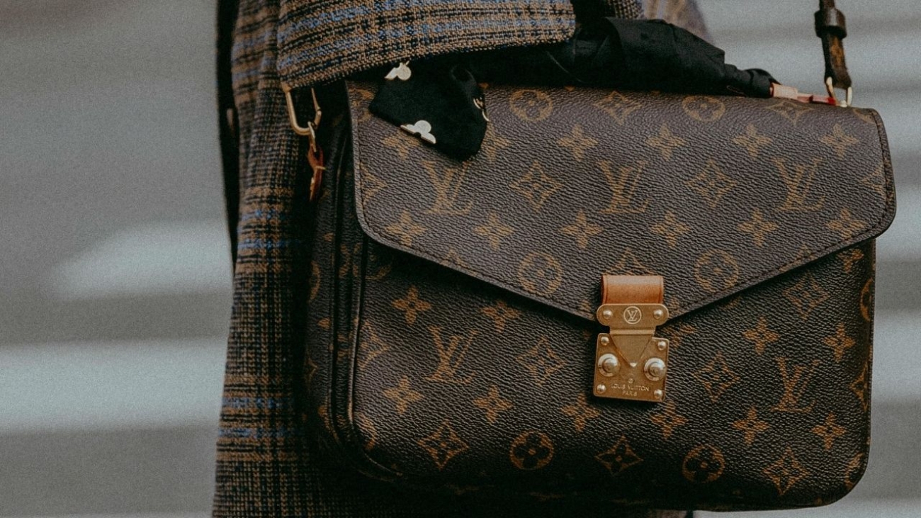 Louis Vuitton nie tylko torby – najciekawsze ubrania z drugiej ręki