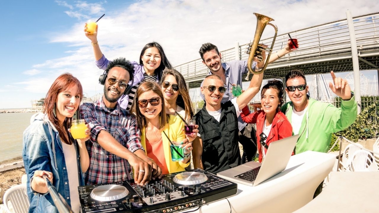 Jaka strefa w River Cafe najlepiej spełni Twoje oczekiwania?