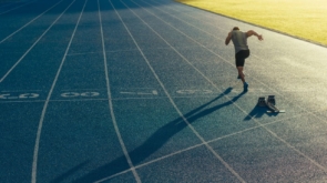 Jak trening biegowy wspiera rozwój w triathlonie?