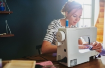 Dlaczego szycie dekoracji okiennych na miarę ma znaczenie?