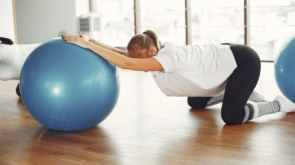 Rehabilitacja + trening — jak wrócić do formy po kontuzji i trenować bezpiecznie