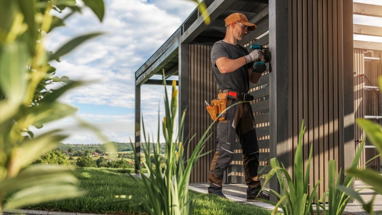 Budowa tarasu i altany ogrodowej — co uwzględnić przed rozpoczęciem prac?