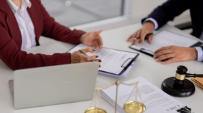 Obsługa prawna wierzycieli: co zawiera współpraca z kancelarią windykacyjną?