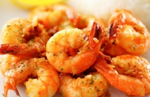 Krewetki wędzone na gorąco – co warto wiedzieć, jak je jeść i przechowywać