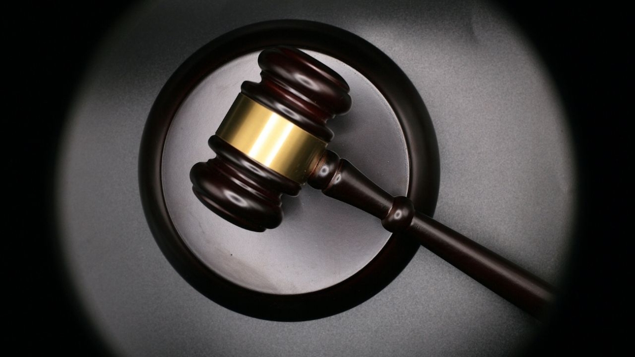 Wyrok w zawieszeniu – kiedy jest możliwy i co oznacza w praktyce?