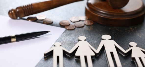 Alimenty na dziecko: jak sąd je wylicza i co wpływa na kwotę?