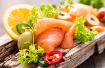 Dlaczego łosoś ma czasem biały nalot? Czy to oznaka zepsucia?