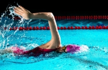 Jak pływać szybciej bez większego zmęczenia? Sekret ekonomii ruchu