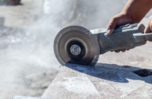 Renowacja posadzki kamiennej: jakie narzędzia i chemia są potrzebne?