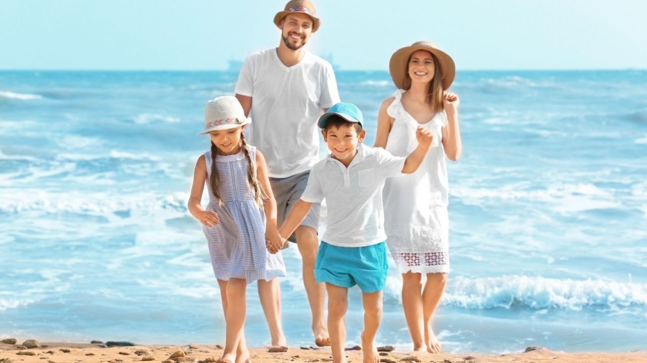 Rodzinny ośrodek nad morzem — jakie udogodnienia robią różnicę na wakacjach?