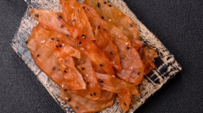 Salmon jerky – zdrowa przekąska z ryby