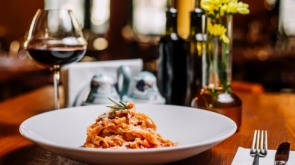 Co to jest trattoria i czym różni się od restauracji?