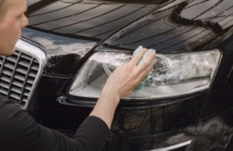 Jak zabezpieczyć lakier samochodu przed zarysowaniami