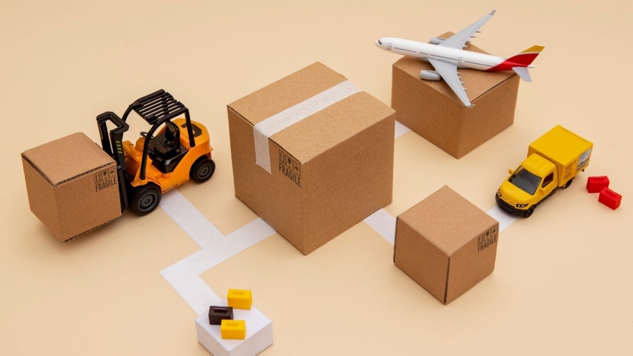 Jak wygląda proces transportu towaru od producenta do klienta?