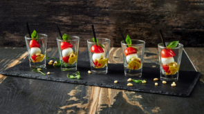 Finger food i koktajle - praktyczny format mniej formalnego spotkania firmowego