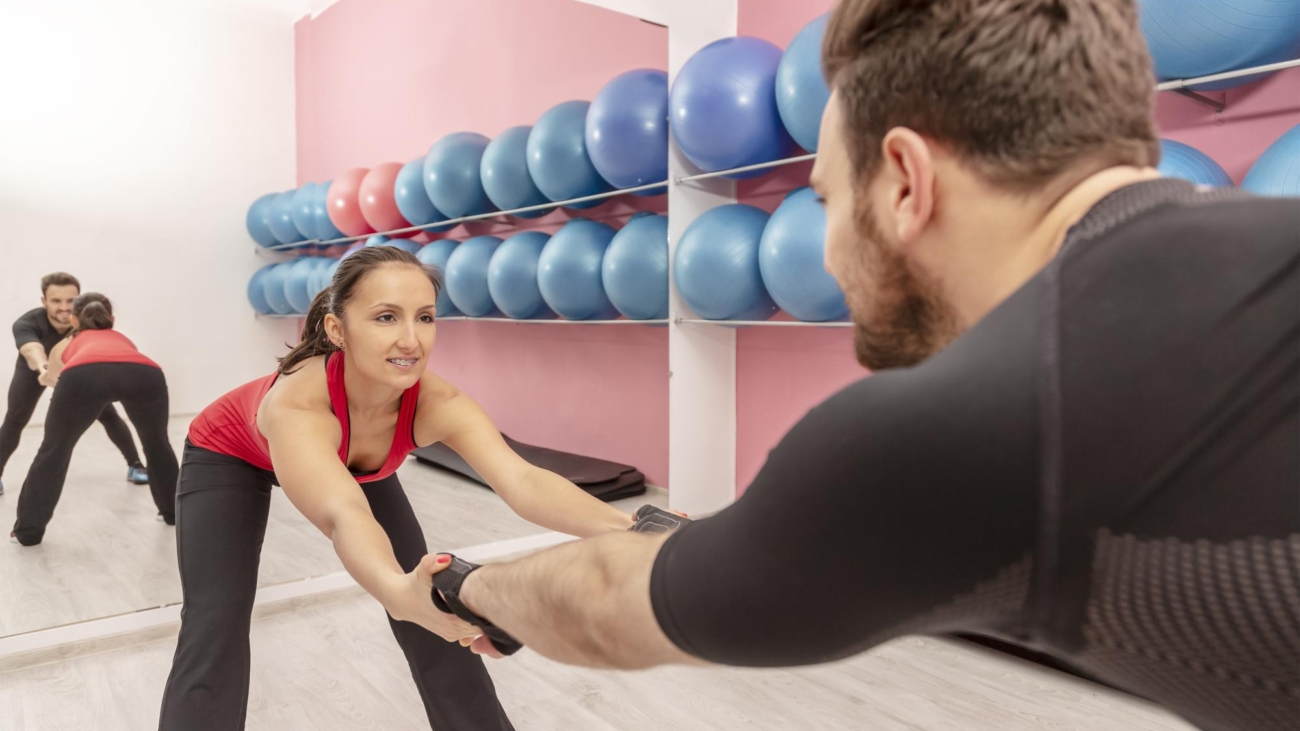 Trening personalny dla osoby początkującej - od jakich ćwiczeń warto rozpocząć?
