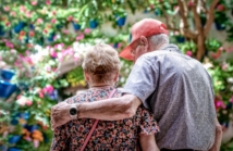 Aktywizacja seniorów w domu opieki – dlaczego codzienne zajęcia są tak ważne?