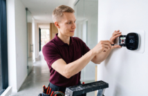 Jak prawidłowo przeprowadzić instalację systemów alarmowych w domu?