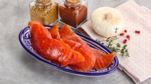 Łosoś coho czy sockeye - który lepiej pasuje do kanapek, sałatek i przystawek?