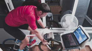 Skuteczny trening triathlonowy online: jak osiągnąć swoje cele sportowe zdalnie
