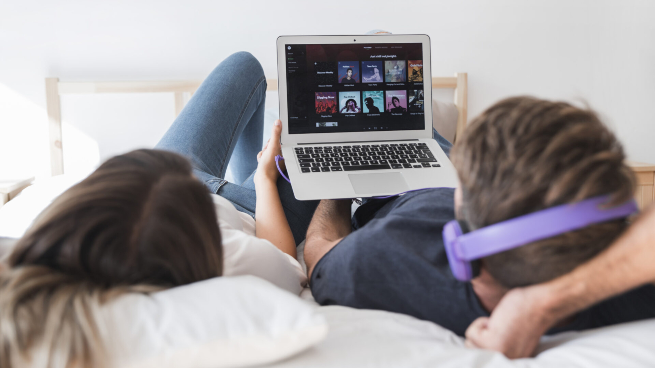 Internet do oglądania Netflixa, Disney+ i HBO Max - jaka prędkość będzie odpowiednia?