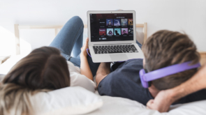 Internet do oglądania Netflixa, Disney+ i HBO Max - jaka prędkość będzie odpowiednia?